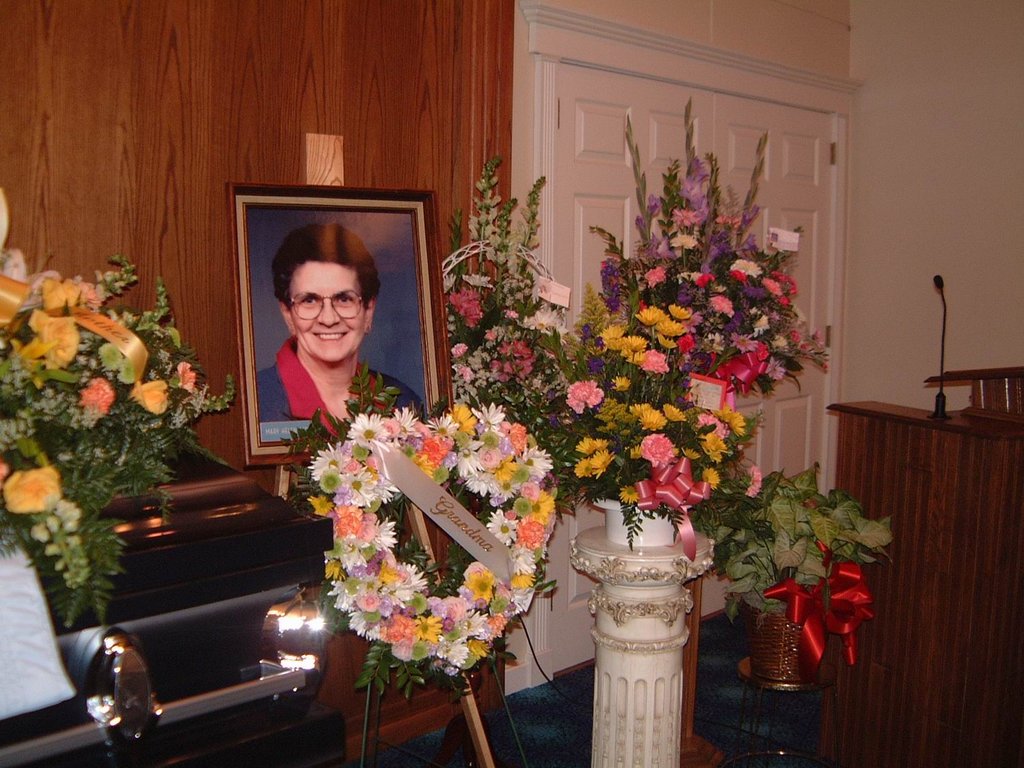 2004/07(July)/05(Mothers-Funeral)/1024x768_2004-07-28 15-16-04.JPG
